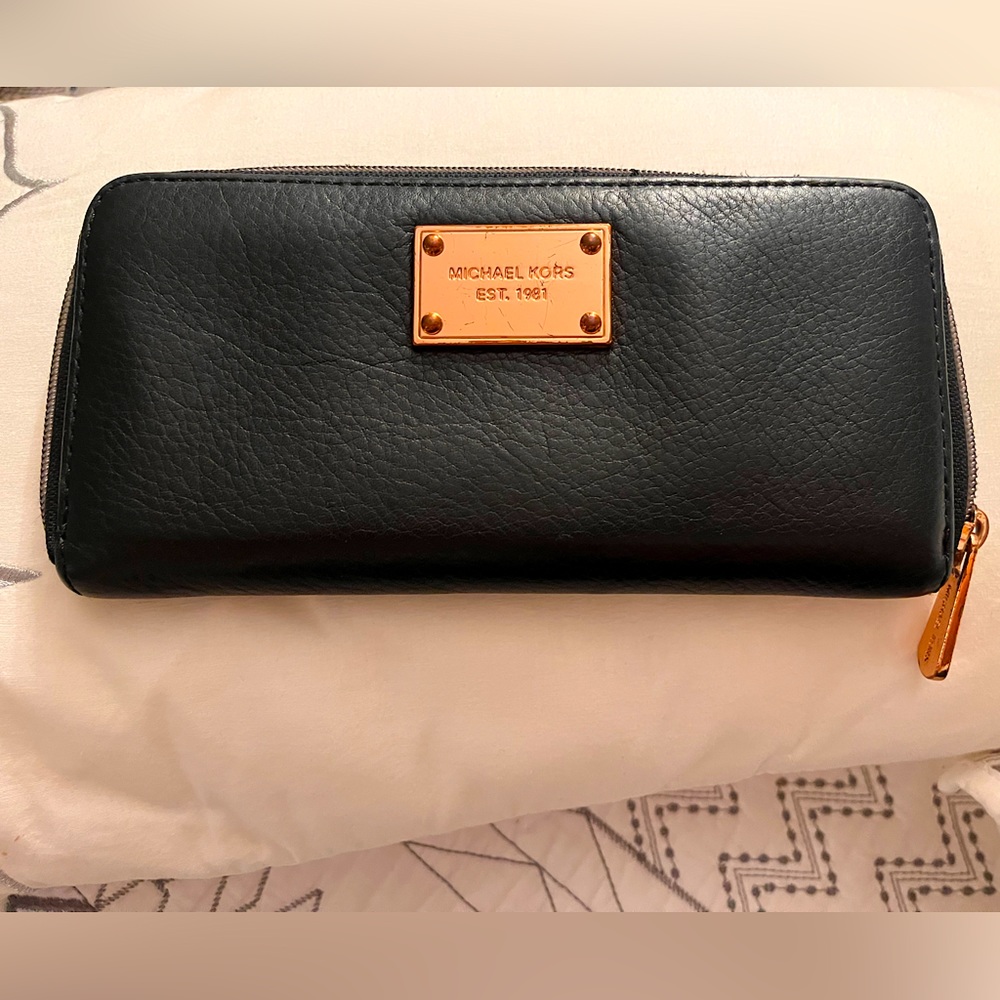Michael Kors Black Leather w/ Rose Gold Emblem/ Wallet- OFFERING FREE SHIPPING!